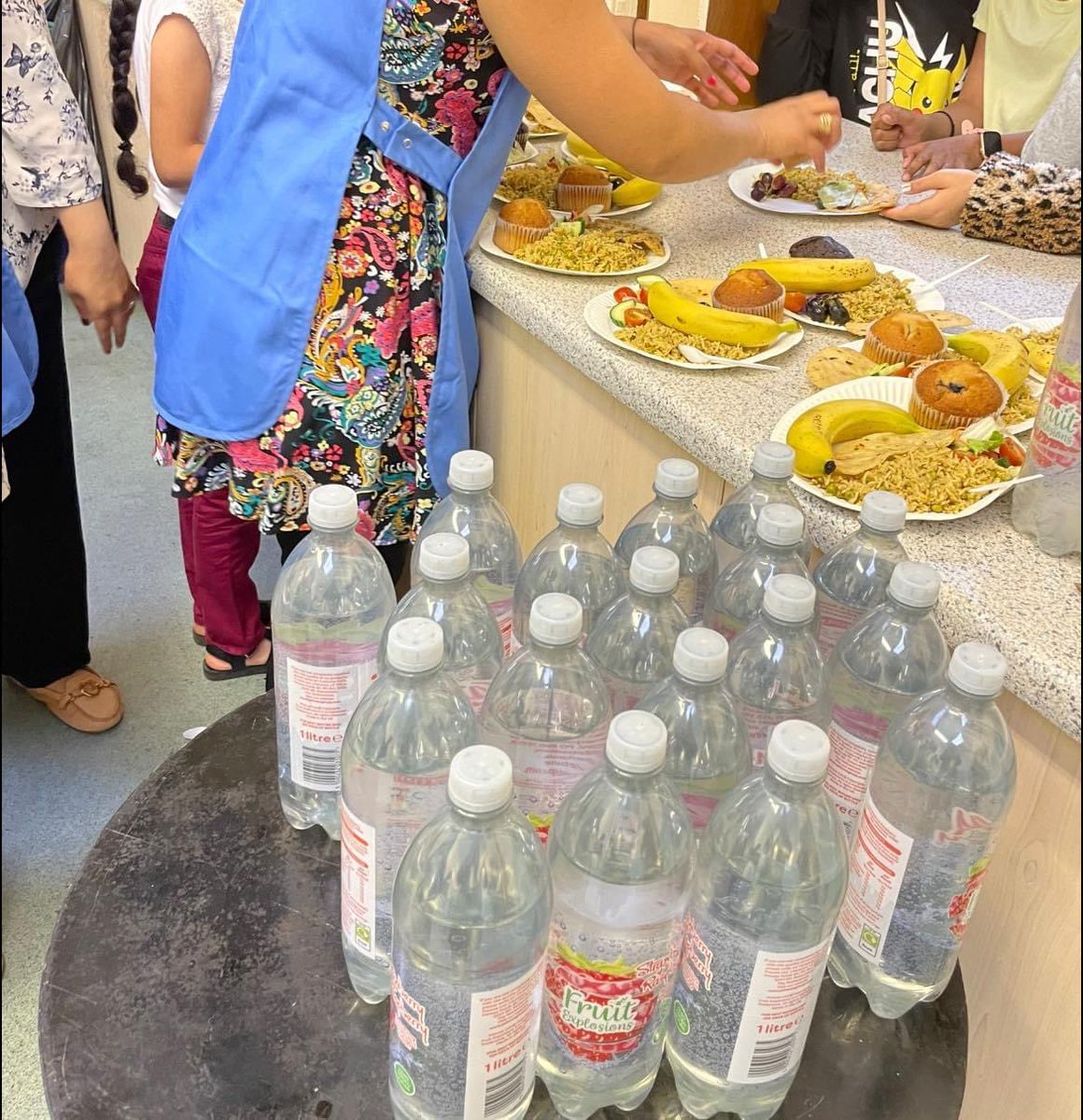 #HolidayActivities23 #Day10

Our lovely friend #Kay from <a href="/Sage_Gateshead/">Sage Gateshead</a> kept the #toddlers #entertained by reading #stories to them🤗

+ 

We had delicious #Lunch 🥙🍱 cooked by our lovely <a href="/Somosa_Sisters/">Samosa Sisters</a> Women's Empowerment and #served by our #fabulous #team of #volunteers🙌