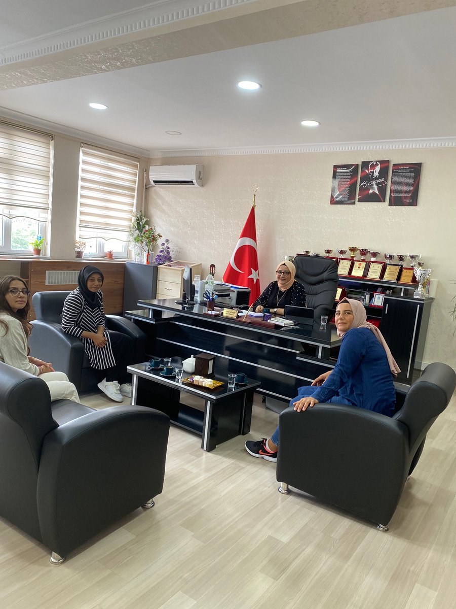 Gaziosmanpaşa Belediyesi  Kadın ve Aile hizmetleri biriminden Emine Sert ve Okul Müdürü Nuriye Göller, müdürümüz Pınar  Bakır’ı ziyaret etmiştir. Kendilerine teşekkür ederiz. <a href="/sultangazimem1/">Sultangazi İlçe Millî Eğitim Müdürlüğü</a> <a href="/BAKIRPINAR/">Pınar</a>