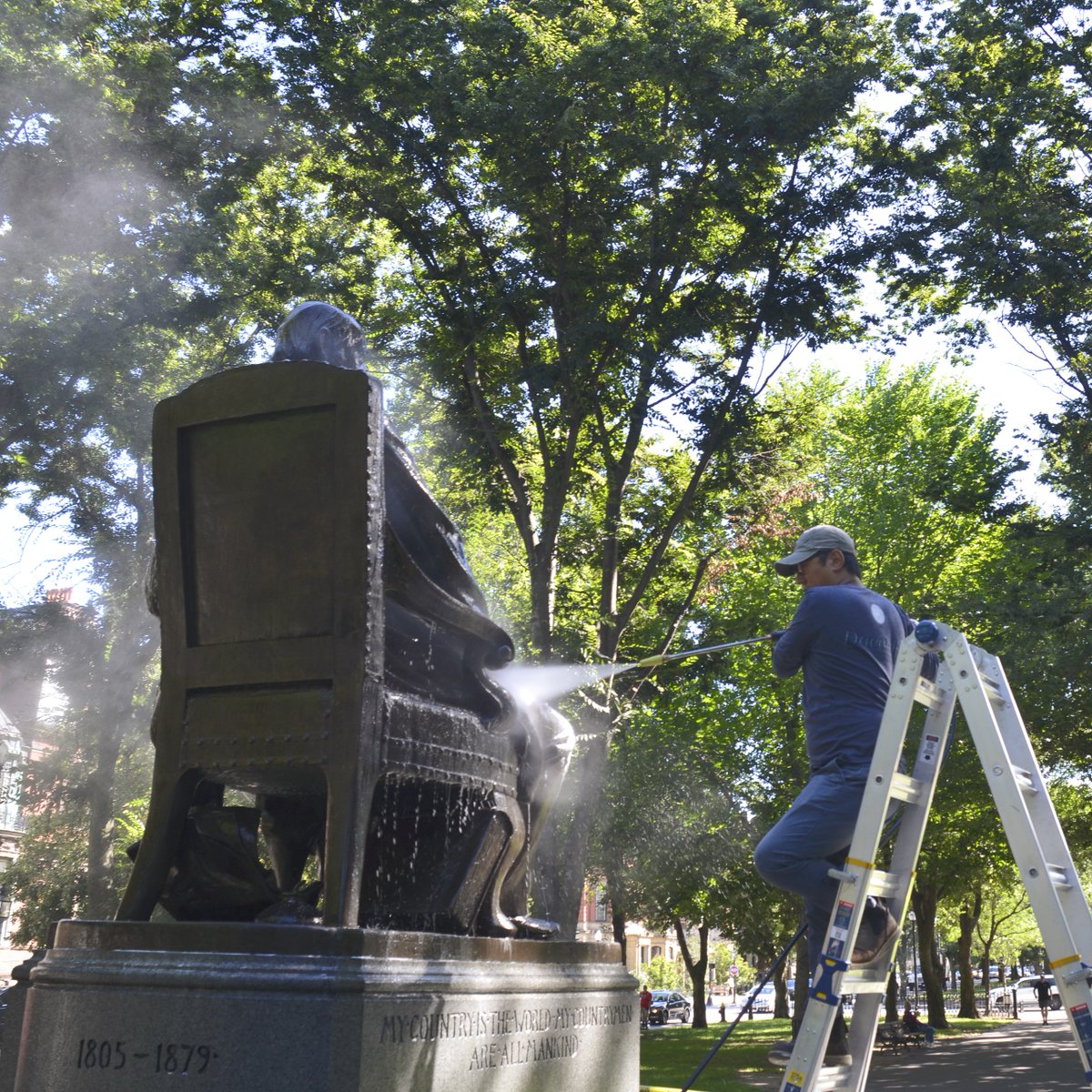 FOPG's tweet photo. #FriendsAtWork Statue cleaning on the Mall! Our conservators at Daedalus were hard at work handling routine cleaning of the John Glover statue down the Mall this week. https://t.co/W6wOvWNRZ2