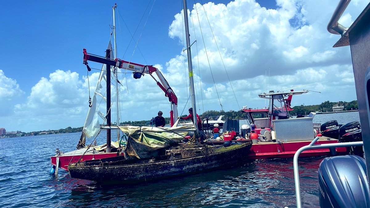MPDMarinePatrol's tweet photo. 4 more derelict vessels have been removed from our @CityofMiami waterways at #DinnerKey thanks to @MiamiDadeRER . We are holding the owners accountable and we will continue to address all derelicts and “at risk” vessels. ⛵️🏗️🗑️🐠 https://t.co/qVvuvA3XDN
