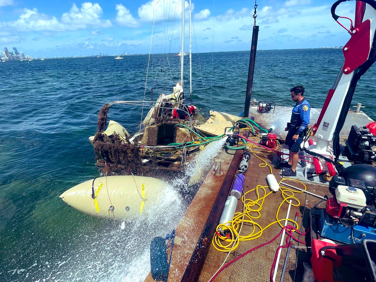 MPDMarinePatrol's tweet photo. 4 more derelict vessels have been removed from our @CityofMiami waterways at #DinnerKey thanks to @MiamiDadeRER . We are holding the owners accountable and we will continue to address all derelicts and “at risk” vessels. ⛵️🏗️🗑️🐠 https://t.co/qVvuvA3XDN