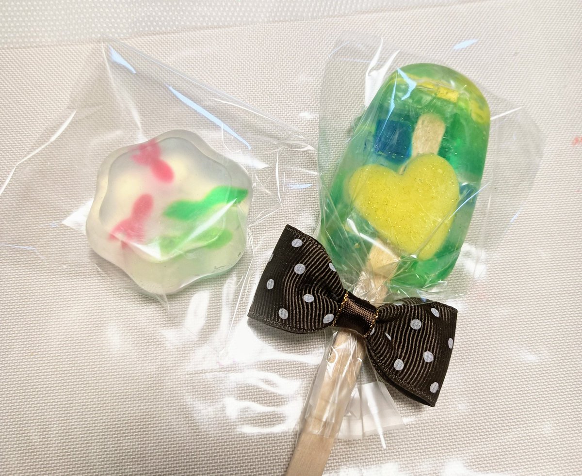 f_nxhd's tweet photo. アイスキャンディー&金魚鉢石けん❣️
リボンも好みのモノを選び、ご自身で作ってもらいました🥰
#JDSA #宝石せっけん #ものづくり #自由研究 #豊川市 #東三河 #地域密着 #親子イベント #子どもイベント #ワークショップ #仲間づくり https://t.co/kZHShhtI4m