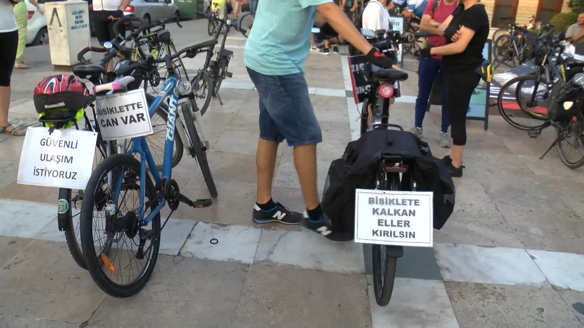 Kadıköy'de Doğanay Güzelgün'ün ölümüne neden olan sürücünün yakalanamaması protesto edildi   - Yerelin Gündemi yerelingundemi.com/gundem/145812/…