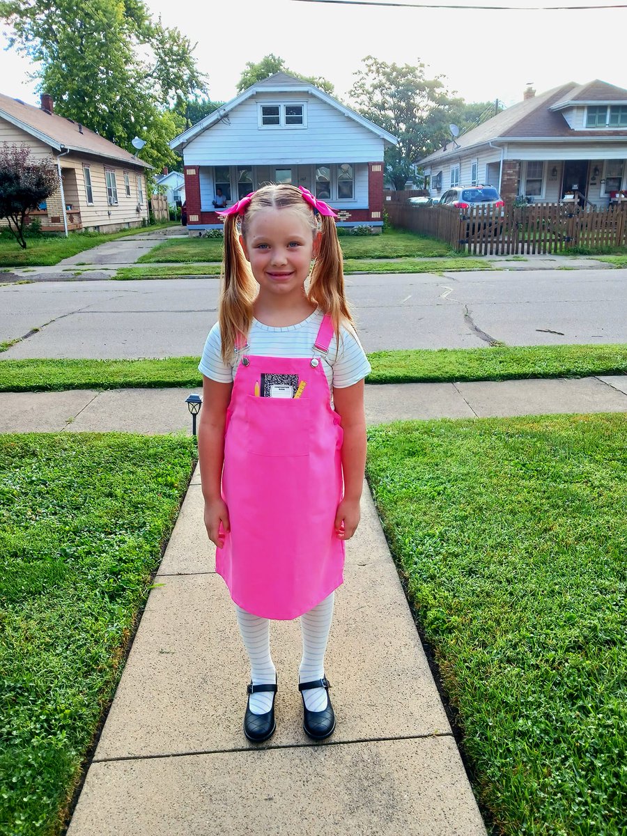 MiddletownOH's tweet photo. 🥳 We asked, and you delivered!
📸 Thank you to everyone for sharing their first day of
school moments.
🤩 We're ready to make this the best school year yet!
Head to our Facebook page to see all the submitted
first day photos! #MiddiesFirstDay #MiddieRising https://t.co/wN1MoR1Kzt