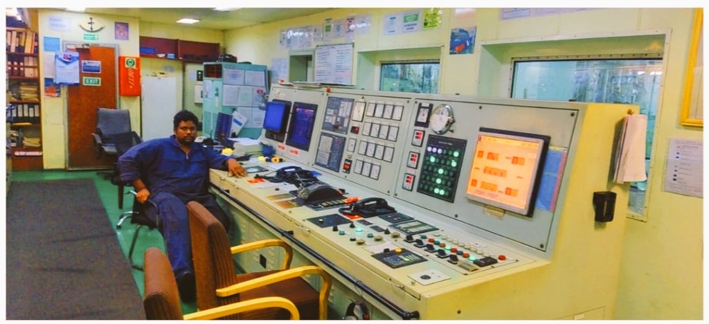 VigneshMARINENG's tweet photo. ON DUTY 🛳️
#EngineControlRoom
@MarineInsight https://t.co/aCMKP65Voj