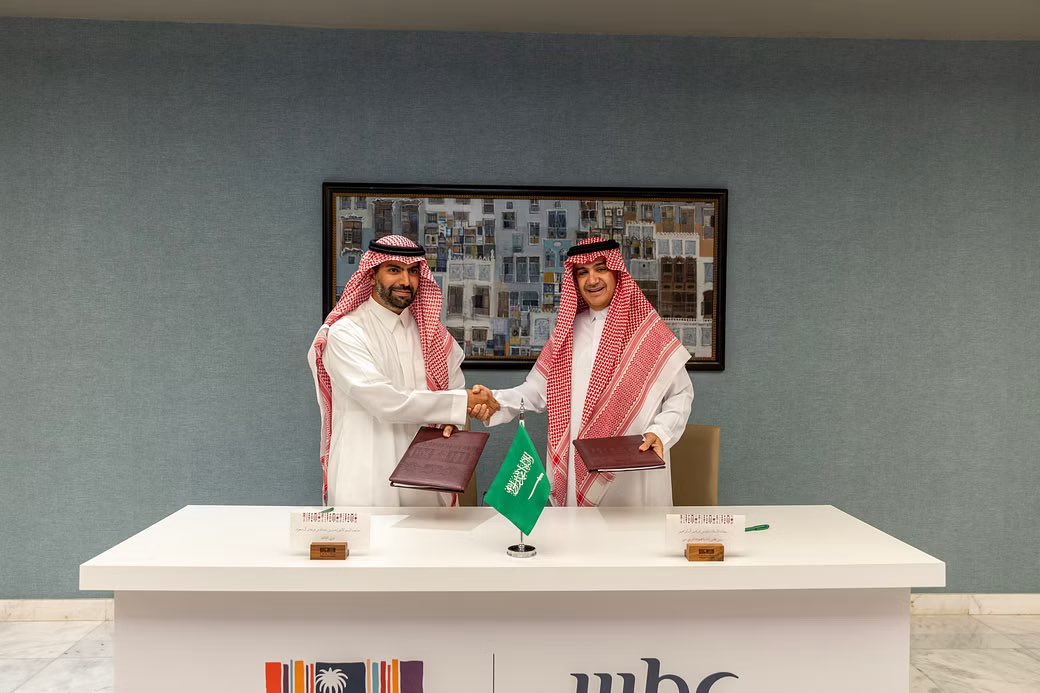 D_5_Q's tweet photo. رسميًا | ثريد 📺
- سمو وزير الثقافة ورئيس مجلس إدارة mbc
يوقعان اتفاقية تشغيل وادارة #القناة_الثقافية
- ستكون القناة من تشغيل وادارة #مجموعة_قنوات_mbc
- ستبث قناة الثقافية ضمن باقة mbc فضائيًا
ورقميًا على تطبيق شاهد، في سبتمبر القادم
#mbcGroup | #وزارة_الثقافة | #MBC_Group https://t.co/xqUfpyfb76