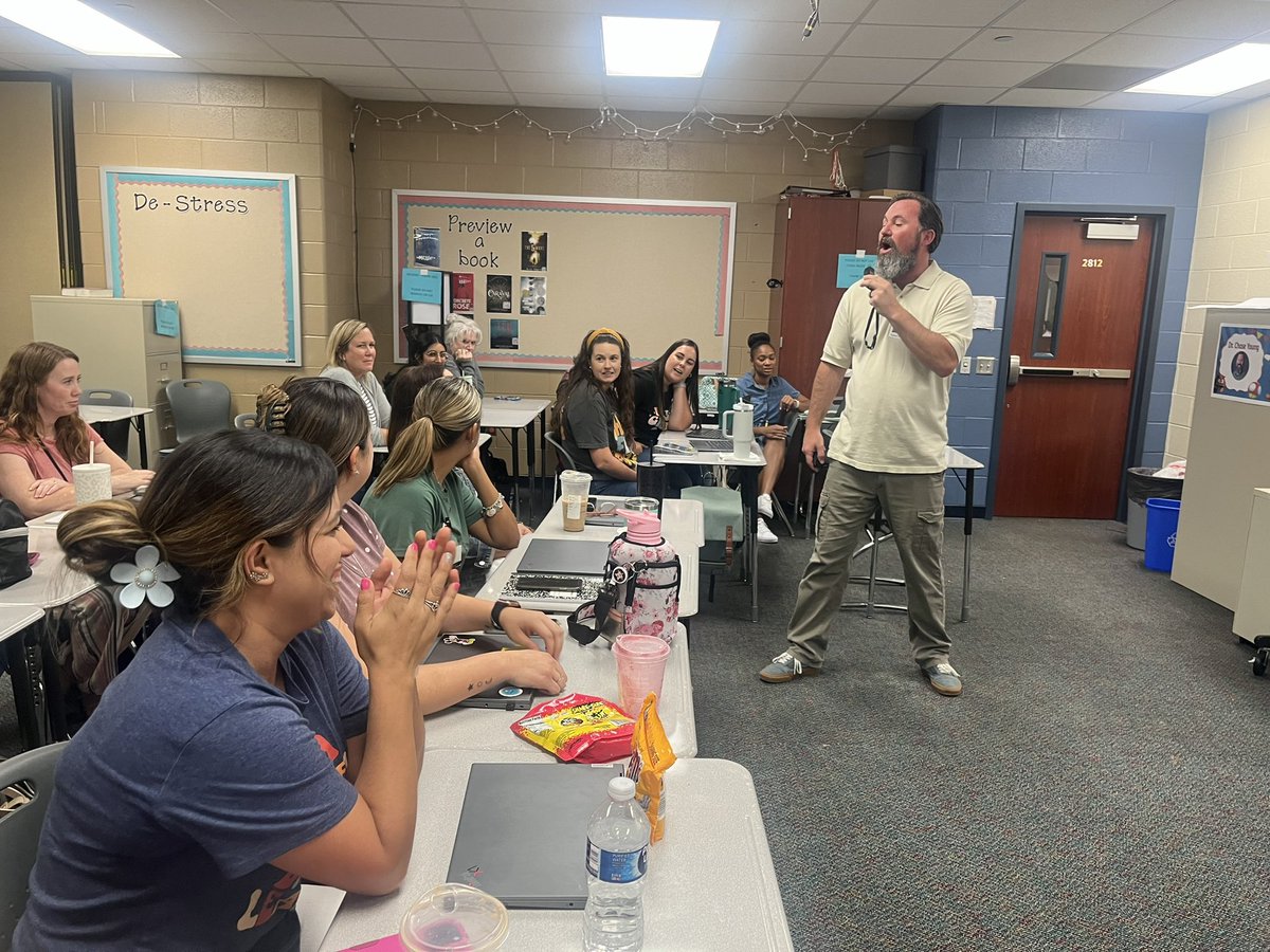 Mrs_EricaRivera's tweet photo. What a Fun and Informative Session! Dr. Chase Young. PD Week! @BlackBearkats @CyFairISDPK1  @hellomstello @msbarco_ @FabGarcia24 @MrsLuzAcosta @FunWithMrsPena #bearkatbest https://t.co/lH3hxDoQml