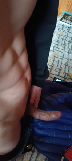 Si Afuera hace fr&iacute;o 🥶... Yo te caliento 😏 https://t.co/G3atEbQWty