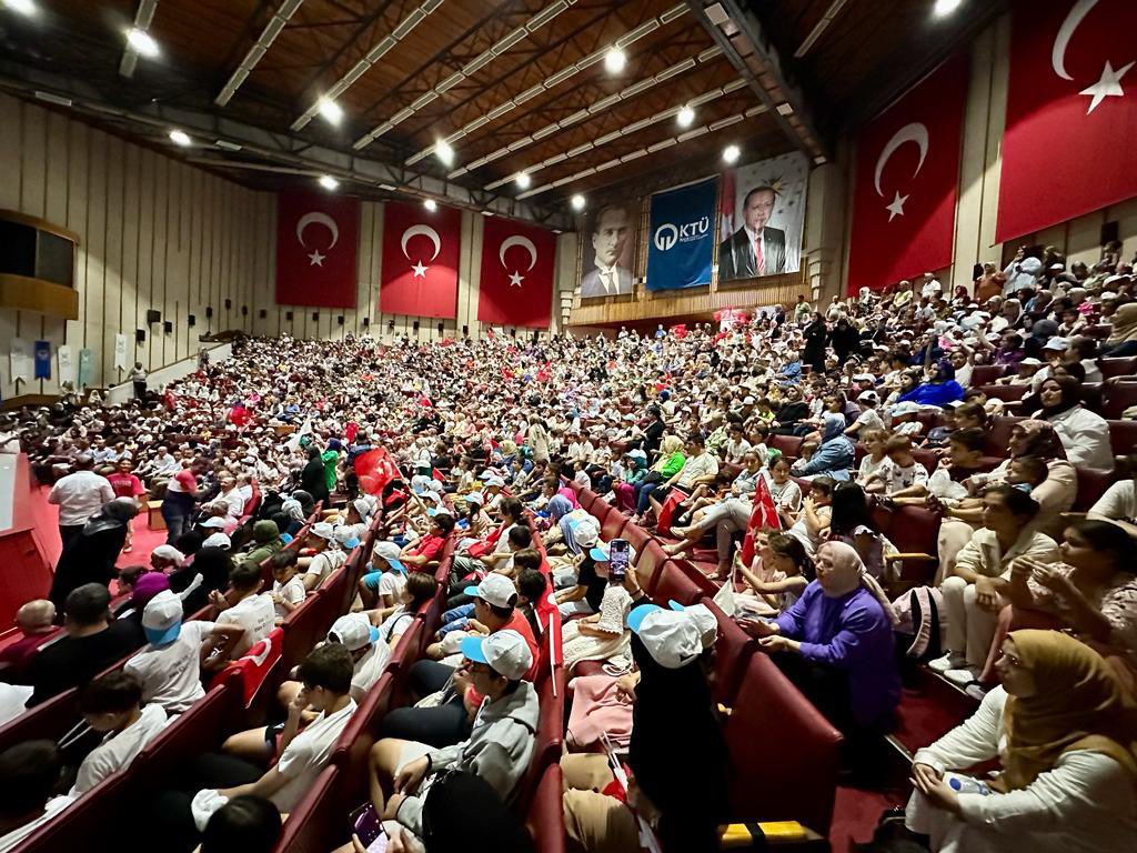 tugvatrabzon's tweet photo. TÜGVA Trabzon Yaz Okulu Kapsamında,

📍8 ilçe
🏫 45 okul
👨‍🏫 218 Eğitmen
👨‍🎓 9657 Öğrenci
📖 4250 Kuran-ı Kerime geçen öğrenci

Her geçen gün genişleyen ailemizle bir yaz okulunu daha başarılı bir şekilde tamamlamanın mutluluğunu yaşıyoruz. https://t.co/it7xzb7vDN
