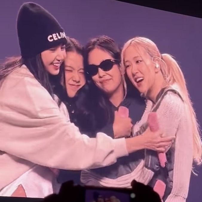 idkjenlisaa's tweet photo. Me encantaría protegerlas de todo, las amo en esta y en todas mis otras vidas🩷

WE LOVE YOU JISOO
WE LOVE YOU LISA 
WE LOVE YOU JENNIE 
WE LOVE YOU ROSÉ 
WE LOVE YOU BLACKPINK https://t.co/9fNdHVAa4u