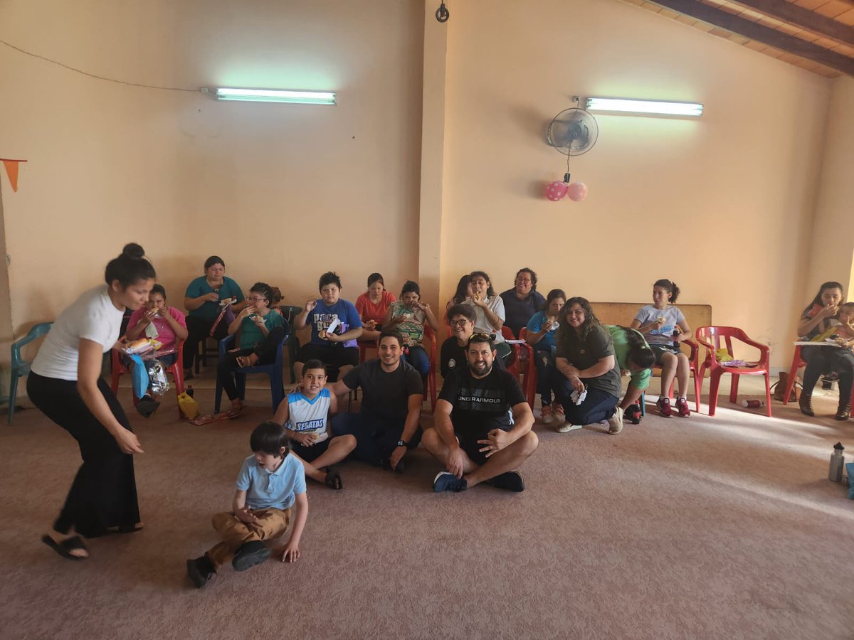 atadoATD's tweet photo. 📌 Cómo ya es de costumbre, el día de hoy la peña visito la escuelita Amor y Esperanza de la ciudad de San Lorenzo en conmemoración al Día del Niño. 
Con inmensa alegría los Niños y Niñas recibieron sus regalitos y compartieron una tarde de muchas alegrías y sorpresas. 
🎉🎊♥️🎈 https://t.co/YkcNy4VaAW