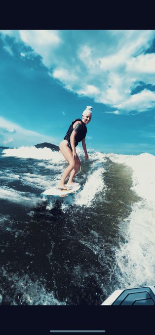 Is it the weekend yet? 🏄🏼&zwj;♀️ https://t.co/rpLxBrApmB<a href="/tag/nashville"class="tags"><span>#nashville</span></a><a href="/tag/broadwaygirls"class="tags"><span>#broadwaygirls</span></a>