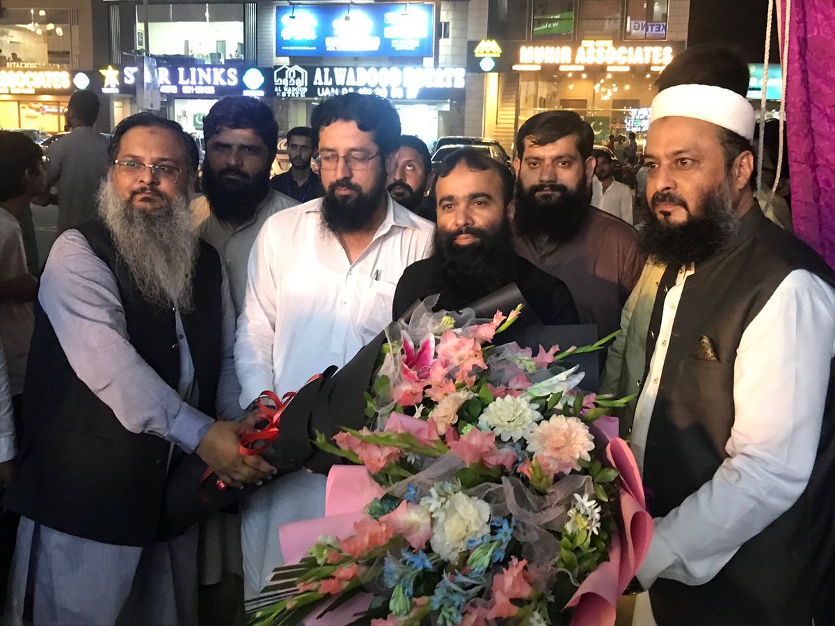 Khalid_Naik_'s tweet photo. حافظ خالد نیک گجر امیدوار این 127 کے ہمراہ الکبیر ٹاون کے چیرمین چوھدری اورنگزیب - حارث ڈار - حافظ عاصم چوھدری - حافظ عبدالوھاب گجر نے افتتاحی تقریب میں شرکت کی اور دعاءِ خیر کروای.
.
#KhalidNaikGujjar #Election127 #LocalLeaders #OpeningCeremony #CommunitySupport #UnityInAction https://t.co/3A34EdayTL