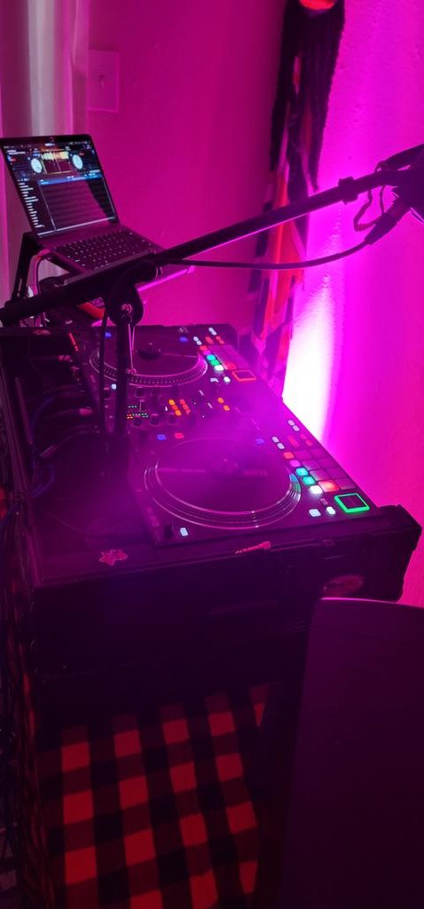 Studio coming a long gracefully.  Changing up my stream room to accommodate dj streams. #dj #afrobeats #afrobeatdj #afropiano #Amapiano twitch.tv/naxfynest