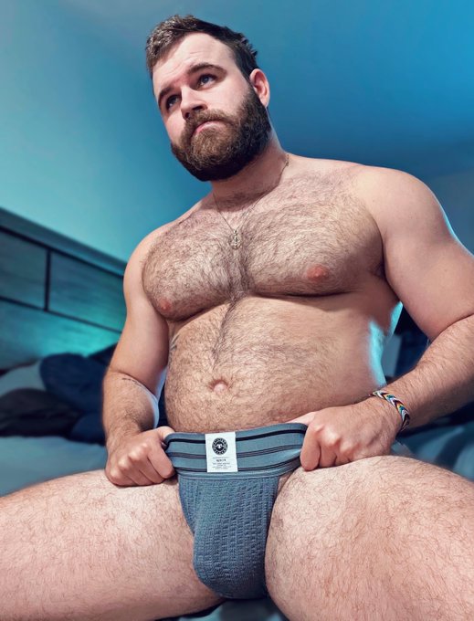 New jock, feeling hot 😈  Let&rsquo;s start a thread of your favorite jocks in the comments 👀 https://t.co/