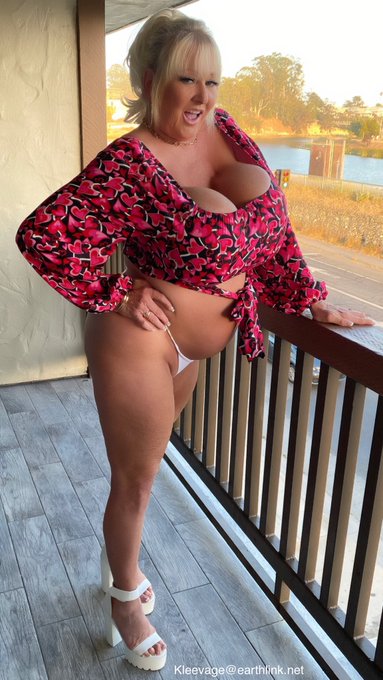 Thx for the kool top Steven! https://t.co/hqDCTNq8ne<a href="/tag/gapewednesday"class="tags"><span>#gapewednesday</span></a>