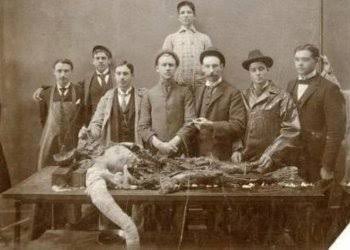 Joe__Bassey's tweet image. Around the  12th Century, Europeans had been eating Egyptian mummies as medicine.

The mummified remains of many of the Black indigenous Kemetyu were eaten by Europeans because they believed it could give them both healing and enhanced powers.

Many of the black mummies were an…