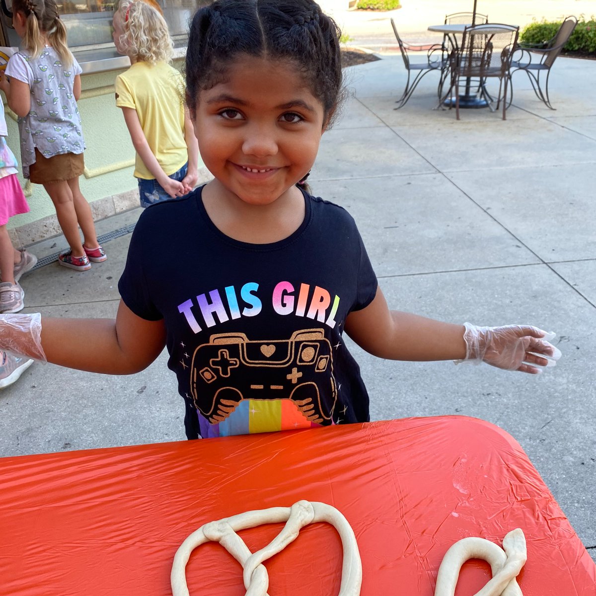 GSGCF's tweet photo. "🥨✨ Celebrating #NationalBakersDay with a shoutout to our AMAZING Girl Scouts who rolled, twisted, and baked their way to pretzel perfection! These young bakers are making memories and honing skills that will last a lifetime. 🎉👩‍🍳 #GirlScouts #GSGCF https://t.co/HbCjvsZPNc
