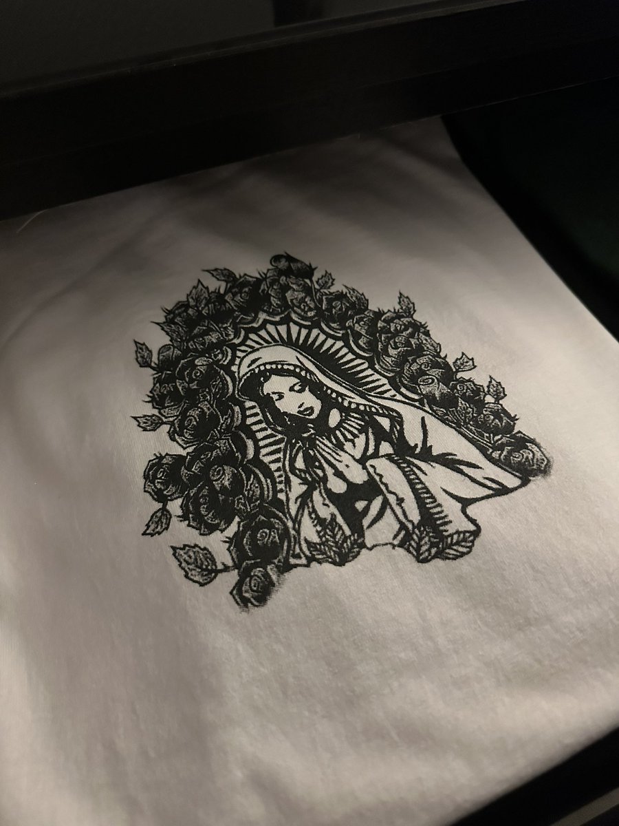 homiemvson's tweet photo. Anyone looking for an opportunity to model streetwear in LA, please reach out! 🙏🏼 these are some of our latest pieces. 

All designs are inspired by the role that the latino/chicano culture plays in shaping the city of Los Angeles

See more at https://t.co/0dpzLYajzT thank you! https://t.co/W2oInSPLS4