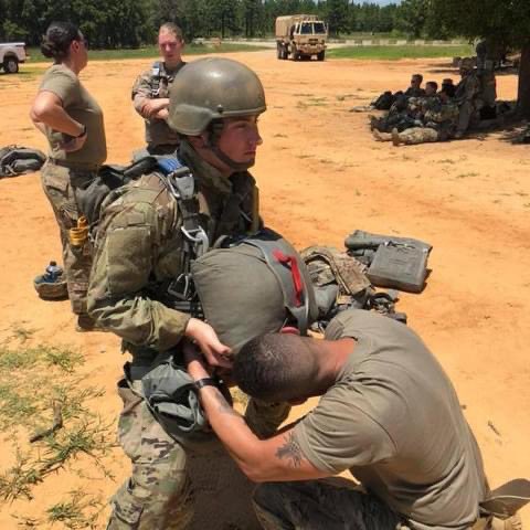 dadplayingarmy's tweet image. Although I’m in #sddc, I bleed that #airborne life and going to the @82ndABNDiv was the best decision I made in the Army! Happy National Airborne Day #AATW