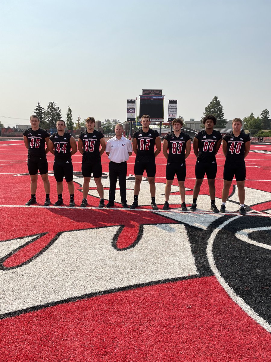 Accountable, Competitive, Tough, Selfless. Love these guys 🦅 

@blake_gobel 
@Yorko445 
<a href="/jett_carpenter5/">Jett Carpenter</a> 
<a href="/m_jonezzz23/">Messiah jones</a> 
<a href="/Jpmurphy_15/">Jp Murphy</a> 
<a href="/KeaganRongen/">Keagan Rongen</a> 
<a href="/braden_kuik/">Braden Kuik</a> 

#GoEags 🦅