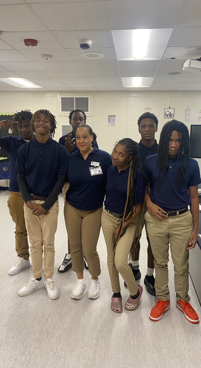 ccolemanleader1's tweet image. Today our staff showed solidarity with our @azkacademy students and wore uniforms!! #modelingexpectations #relationshipsmatter #CultureCounts #strongteams #AZKStrong @LisaPearceEdS