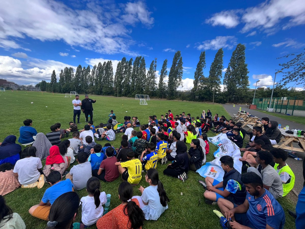 We had the boxing champion today doing sessions for our youth the message was work hard - play hard Look forward to seeing you again soon <a href="/AckersComHub/">Ackers_Community_Hub</a> <a href="/birminghamcg22/">Birmingham 2022</a> <a href="/bysa_fa/">BYSA_FA</a> @StreetGamesMids <a href="/jencarter_SG/">Jen Carter StreetGames</a> <a href="/andy4wm/">Andy Street</a> <a href="/BenFrancis1992/">Ben Francis MBE</a> <a href="/CllrJohnCotton/">John Cotton</a> <a href="/Ms_SThompson/">Sharon Thompson FIoL 🌹🇰🇳</a> <a href="/EdmundGrandison/">Edmund Grandison</a>