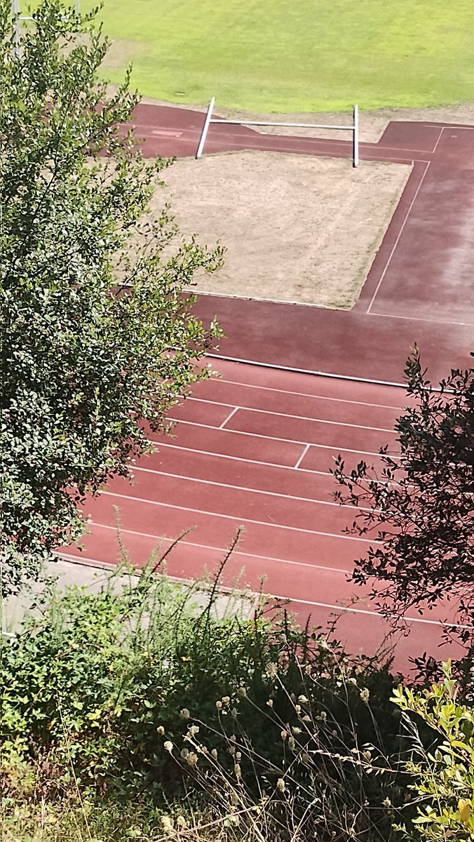 nitramracso's tweet photo. Pero como la cabra siempre tira al monte he aprovechado para una etapa más del #pilgrimtour visitando el estadio Gregorio Pérez Rivera donde juega sus partidos el @MurallaRugby .Esta es la #H98 ( la otra H aunque no estuviera en pie la he fotografiado) https://t.co/hHrzDldELt
