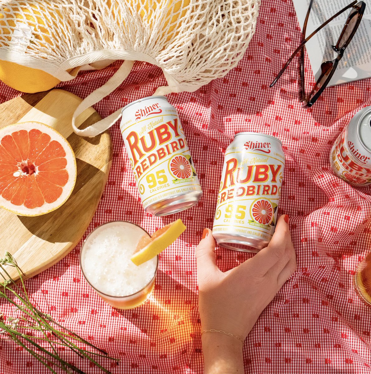 ShinerBeer's tweet image. The hottest bar in Texas is pretty much anywhere outside 🥵 Savor your summer with a refreshing Ruby Redbird.

#Shiner #ShinerRubyRedbird #RubyRedbird #LightBeer #Beer #Texas #Picnic #TexasSummer