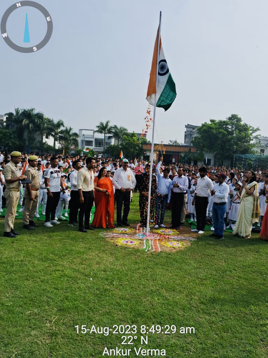 DeobandSdm's tweet photo. Independence Day @ Doon Public School Deoband 

@SaharanpurDm  @AmritMahotsav  #HarGharTiranga https://t.co/WdRVyz0rii