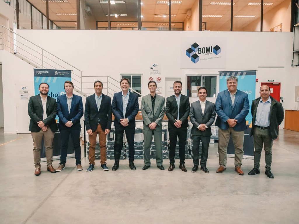 #Misiones suma equipamientos para operativos viales. Con <a href="/arielmarinoni/">Ariel Marinoni</a> recibimos 50 alcoholímetros y 4 alómetros de la @InfoSegVial para los controles en corredores viales de la provincia. El objetivo es fortalecer la #prevención y #seguridadvial. 

<a href="/gobmisiones/">Gobierno de Misiones</a> 
#alcoholcero