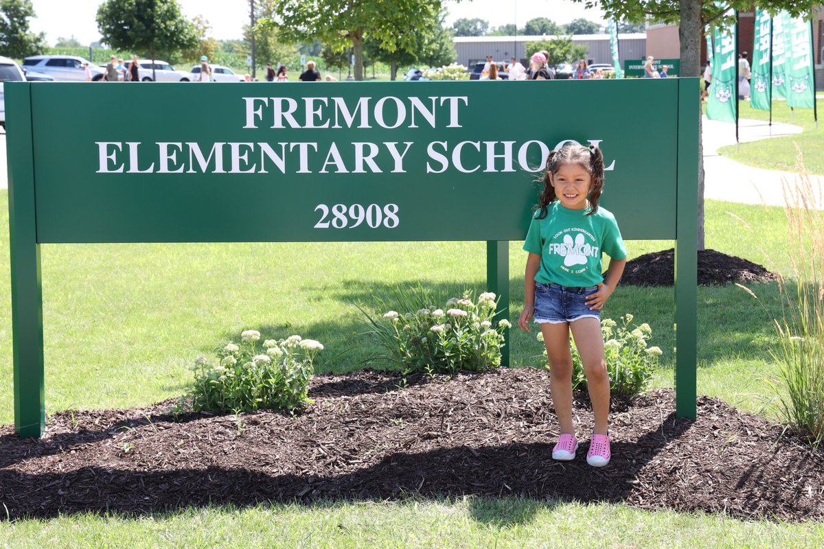 FSD79's tweet photo. We loved seeing everyone at Meet &amp; Greet today. Can't wait for the first day of classes tomorrow! #empower79 https://t.co/D98TCiWnuy