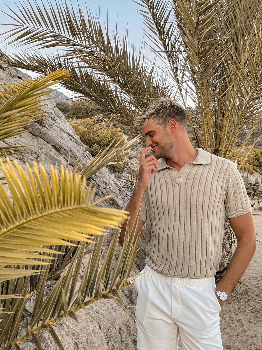 davidmaco96's tweet photo. Palmechas 🌴🙇🏼‍♂️

#vacaciones #summer #palmera #holidays #style #beach #palm #relax #august #summervibes #verano #newlook #mechasbalayage https://t.co/7sIDcUx6jN