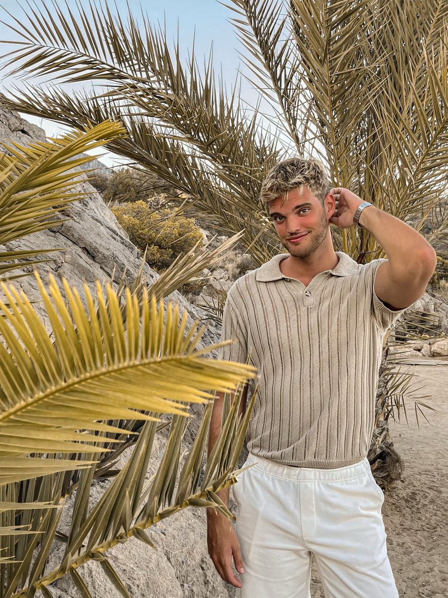 davidmaco96's tweet photo. Palmechas 🌴🙇🏼‍♂️

#vacaciones #summer #palmera #holidays #style #beach #palm #relax #august #summervibes #verano #newlook #mechasbalayage https://t.co/7sIDcUx6jN