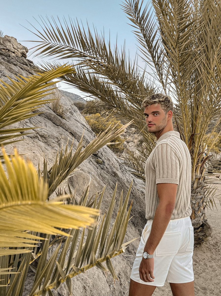 davidmaco96's tweet photo. Palmechas 🌴🙇🏼‍♂️

#vacaciones #summer #palmera #holidays #style #beach #palm #relax #august #summervibes #verano #newlook #mechasbalayage https://t.co/7sIDcUx6jN