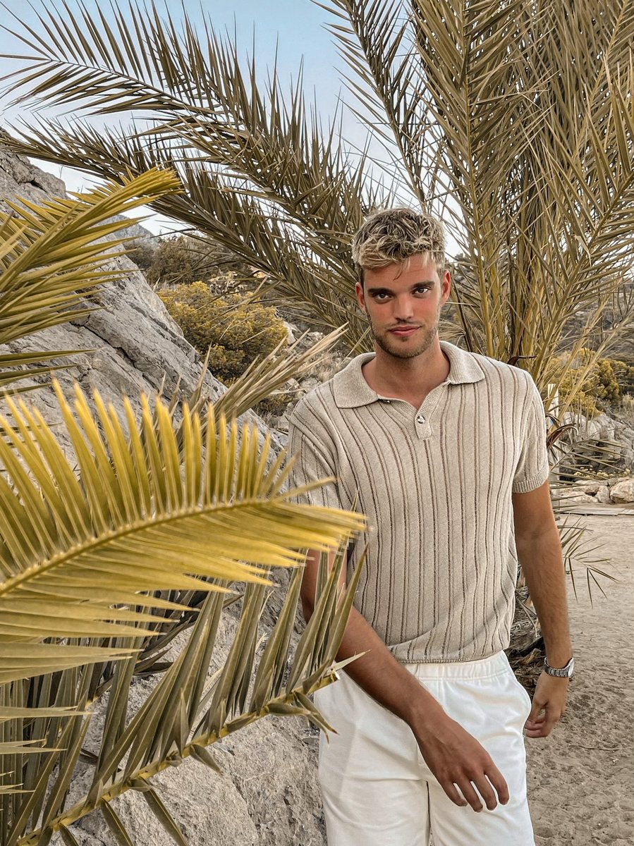 davidmaco96's tweet photo. Palmechas 🌴🙇🏼‍♂️

#vacaciones #summer #palmera #holidays #style #beach #palm #relax #august #summervibes #verano #newlook #mechasbalayage https://t.co/7sIDcUx6jN
