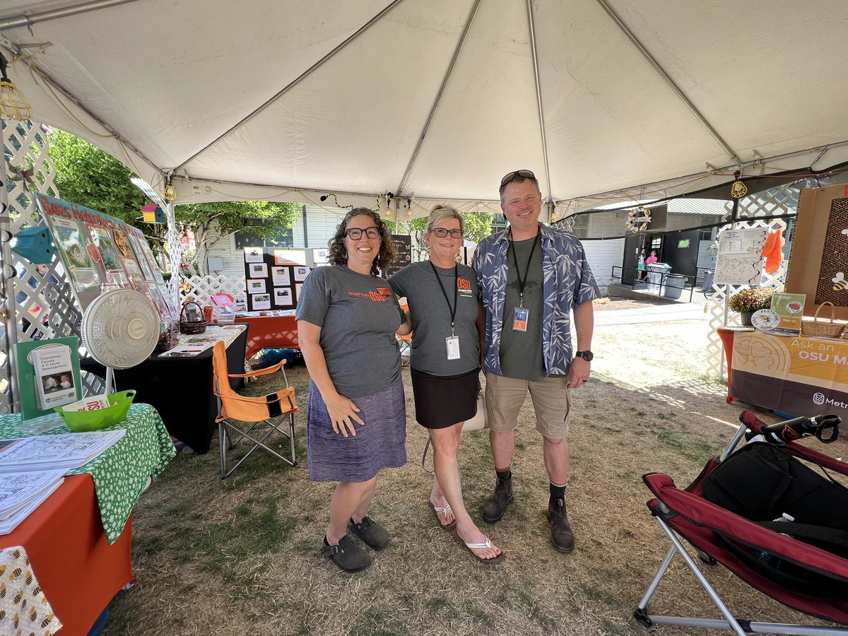 calstrawberries's tweet photo. Volunteering with @OSUExtClackamas at @clackamascounty Fair in Canby with Buffy, Stephanie, and Peter! #NWREC #Public #outreach https://t.co/CotDuIHYlV