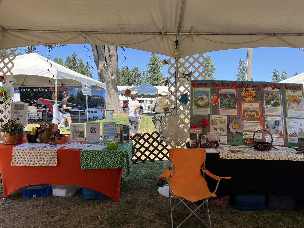 calstrawberries's tweet photo. Volunteering with @OSUExtClackamas at @clackamascounty Fair in Canby with Buffy, Stephanie, and Peter! #NWREC #Public #outreach https://t.co/CotDuIHYlV