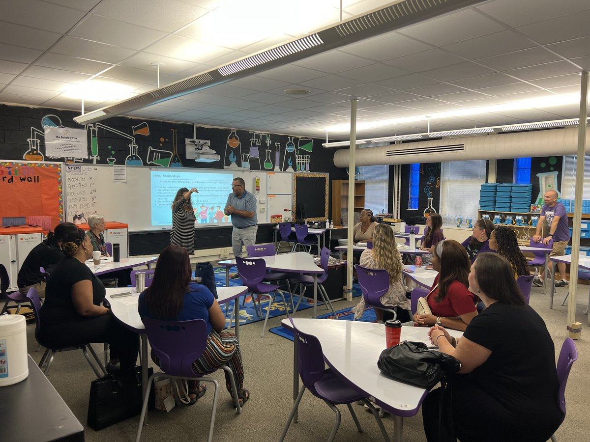 New to the View was in session today! We can’t wait for our scholars and families to meet our awesome staff! #HitTheMark