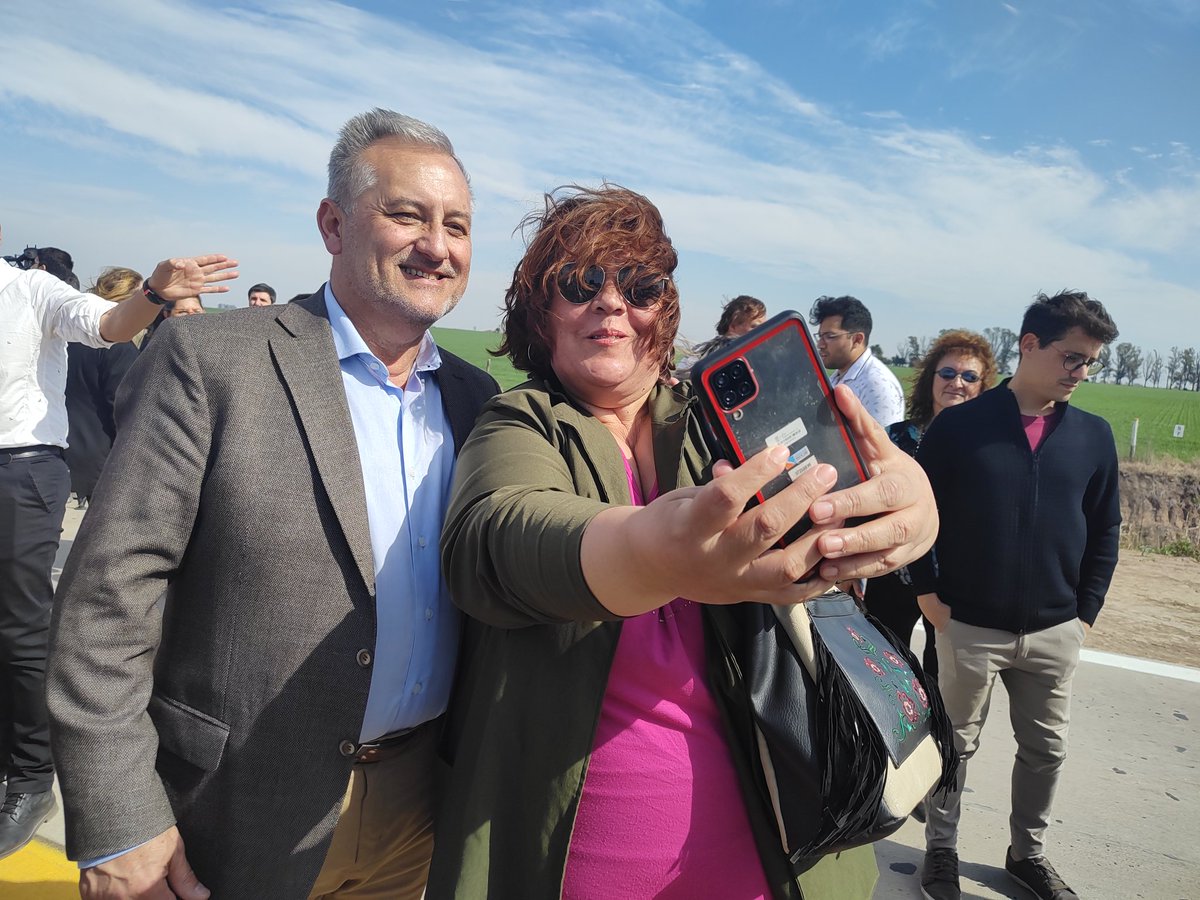marcelewan's tweet photo. Por último inauguramos la pavimentación de la ruta 49-S entre #SanJorge y #LasPetacas. Más conectividad es más trabajo, más producción y más desarrollo. https://t.co/lx92mhLYh9