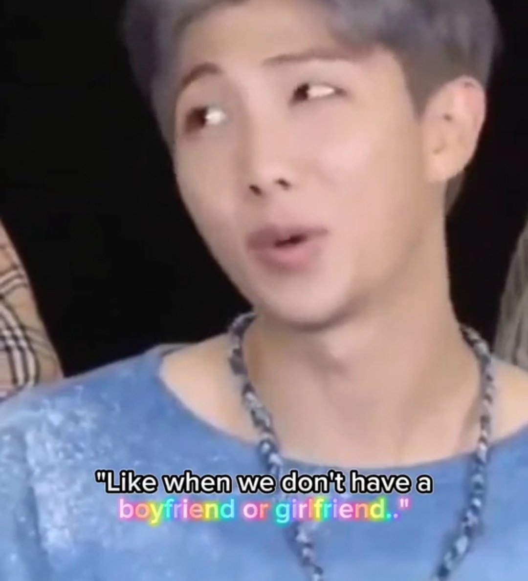 namjoonii89's tweet photo. در مصاحبه ای به حقوق همجنس گرایان اشاره میکنن چ راجبش حرف میزنن:

و حتی نامجون توی مصاحبه از کلمه گرل فرند و بوی فرند باهم استفاده کرد : https://t.co/RLKrVWjG80