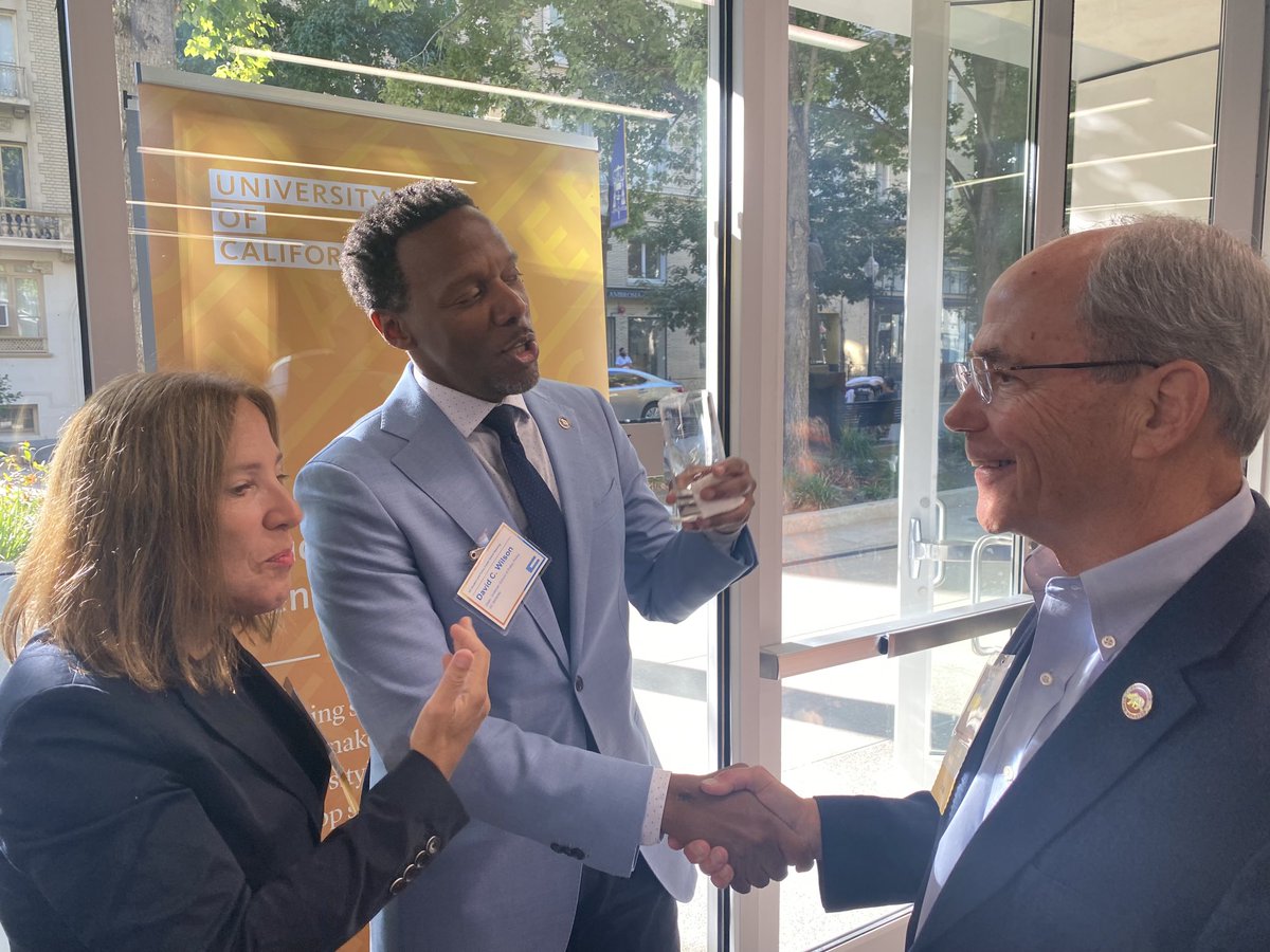 mbmoskowitz's tweet image. ❤️🎉🍾👏🏻 Hoooray for ⁦@UCBerkeley⁩ ⁦@GoldmanSchool⁩ ⁦@UCAdvocacy⁩ @UCPrezDrake⁩ ⁦Grand Opening of the UC “Student and Policy Center”
in Sac w/⁦@EleniForCA⁩ ⁦@RogerNiello⁩ ⁦@LauraFriedmanCA⁩ ⁦@AsmLuzRivas⁩ #PublicEd #UC4CA #GoBears!