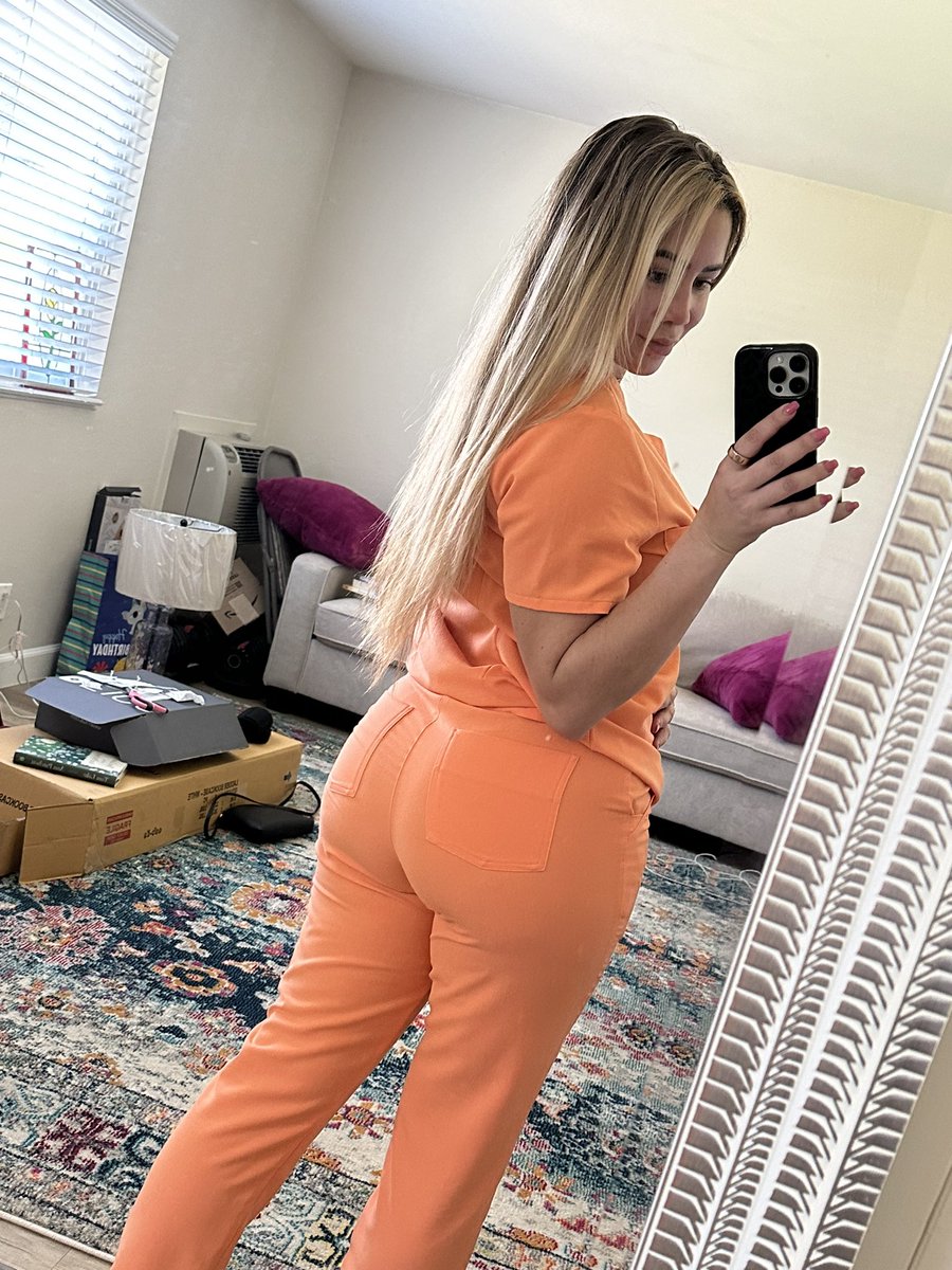 bunnnyjuice's tweet photo. 🍑🧡 https://t.co/4Ld5MORfb2