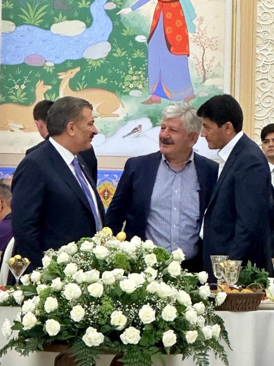 musacelik29's tweet photo. Bir Tarafta Sağlık Bakanımız 
Sayın @drfahrettinkoca 
Bir Tarafta @sbuedutr 
Rektörümüz 
Sayın @Dr_K_Aydin 
Bir Taraftada Kardeş ülke Özbekistan Sağlık Bakanı
Sayın #Amrillo 
Konu Tabiki sağlık 

GELDE GÜMÜŞHANE 'Lİ OL DA
           GURUR DUYMA https://t.co/q8CUMWjwy1