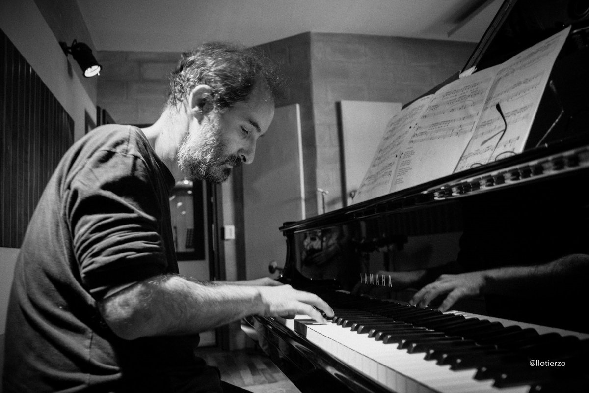 MARTINWULLICH's tweet photo. Mientras se prepara para su show en Circe, donde presentará "Shadows &amp; Rain", el músico Marcelo Sasso nos revela los secretos de su arte (HAY VIDEÍTO). Entrevista de Milly Vazquez. Clic: https://t.co/f3g34W0nQt https://t.co/krCNeBmBTJ