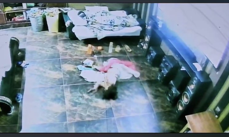ShamaJunejo's tweet photo. Horrified to know details of Fatima case. A nine year old child servant Raped and Tortured to death. 
The bastard is arrested but he must not get away from courts. The media must remain vigilant.
#JusticeForFatimaFariro 
#JusticeForFatima https://t.co/R865yPhrmN