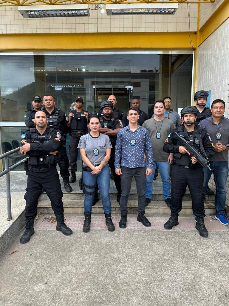 PMERJ's tweet photo. Cinco criminosos foram presos, nesta quarta-feira (16/8), durante a operação batizada de "Olha o Gás", desencadeada por policiais do #38BPM e da #109DP, que cumpriu mandados de busca e apreensão e de prisão em Sapucaia, São José do Vale do Rio Preto e, também, em Petrópolis. https://t.co/v4qxt0RQXO