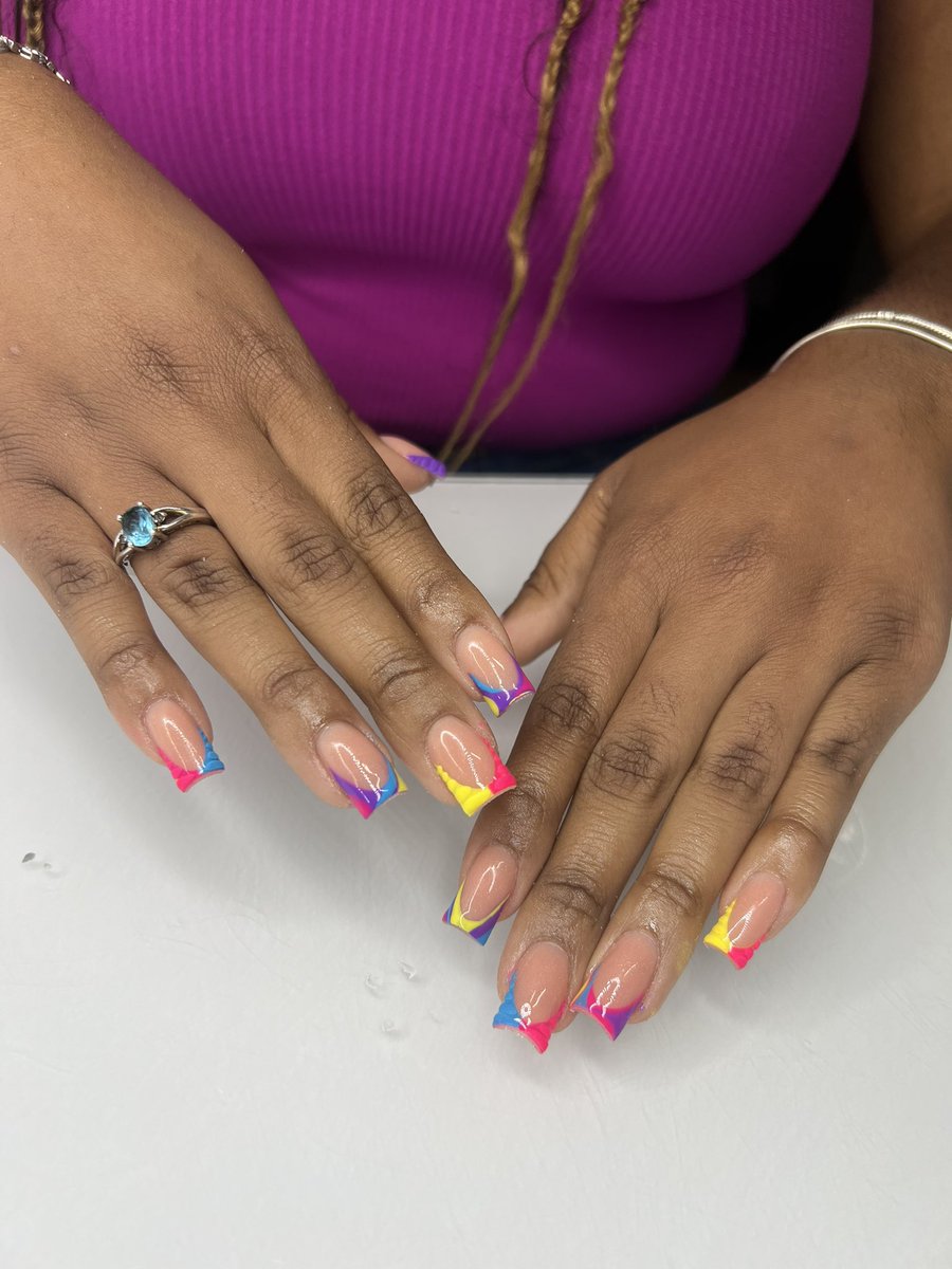 Shordewho's tweet photo. If anyone is attending ecu this fall and looking for a nail tech hmu🥰🩷💅🏾 !  

Nail page : poppinxtensions 

#252nails #252nailtech #greenvillencnails #greenvillencnailtech https://t.co/Q5pr4kC579