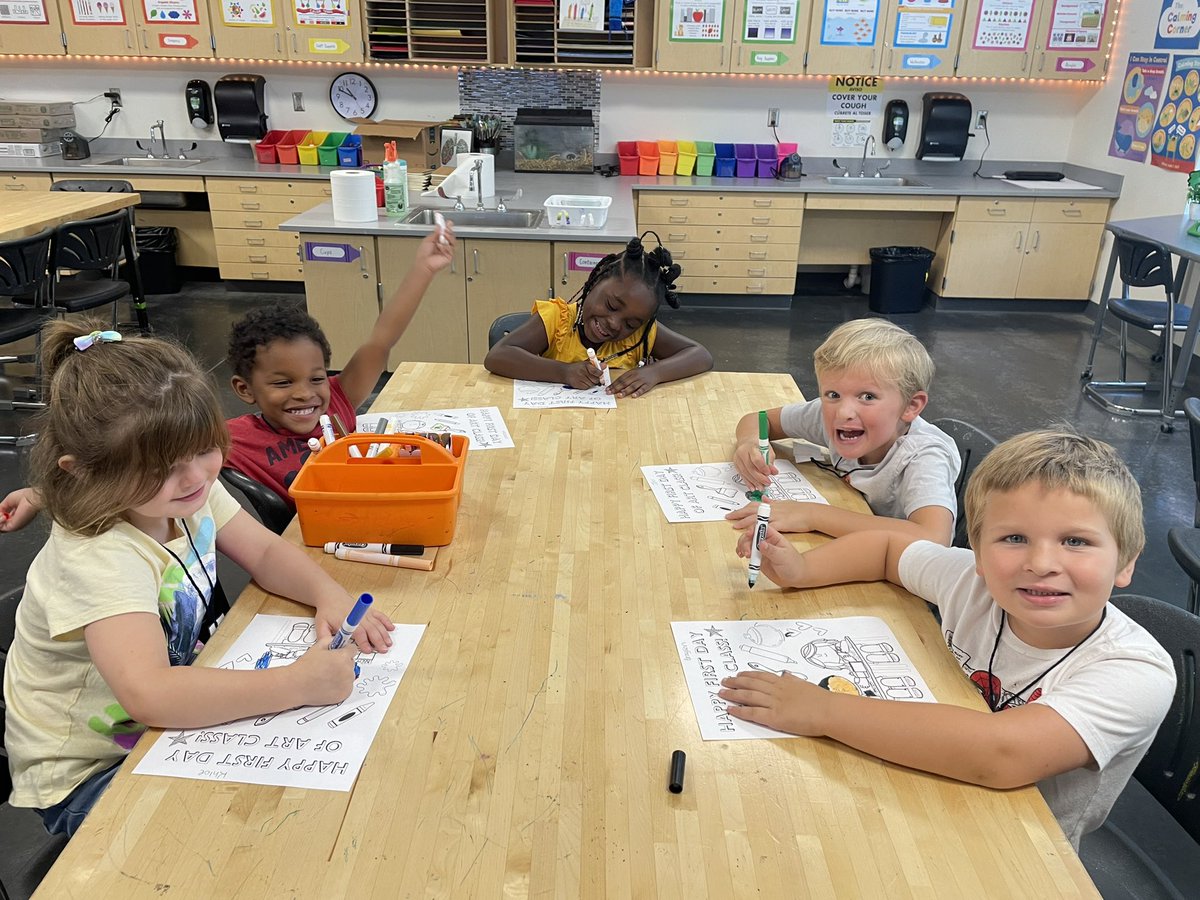 MsCrispArt's tweet photo. Kindergarten blew me away today with how talented they are! First day of art was a success 🎨🖍️ https://t.co/dGTrv7lhlp