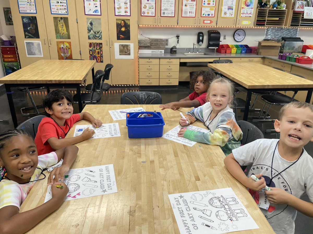 MsCrispArt's tweet photo. Kindergarten blew me away today with how talented they are! First day of art was a success 🎨🖍️ https://t.co/dGTrv7lhlp